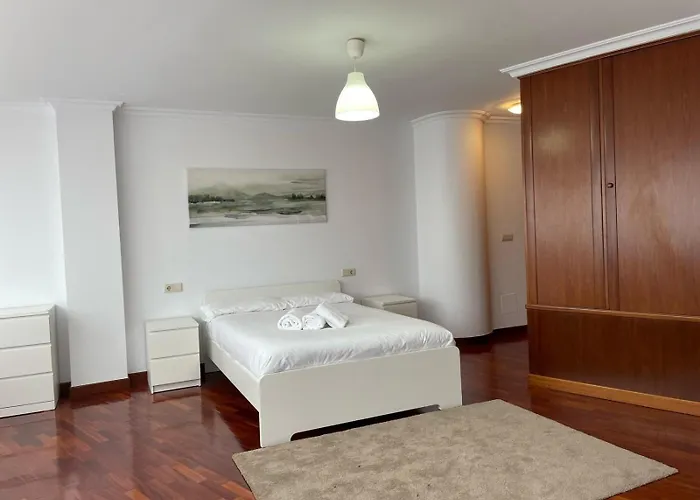 Cies Suitel López De Neira 28 - Your 4* Vigo